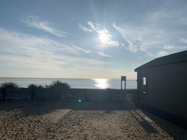 West Sands - Holiday Accommodation 2775 - Hampshire - 1188752 - thumbnail photo 15