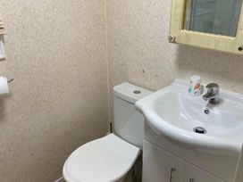 Kingfisher Caravan Park - Holiday Accommodation 2792 - Lincolnshire - 1188753 - thumbnail photo 11