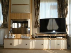 Kingfisher Caravan Park - Holiday Accommodation 281 - Lincolnshire - 1188756 - thumbnail photo 1