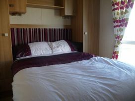 Kingfisher Caravan Park - Holiday Accommodation 281 - Lincolnshire - 1188756 - thumbnail photo 4