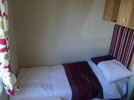 Kingfisher Caravan Park - Holiday Accommodation 281 - Lincolnshire - 1188756 - thumbnail photo 5