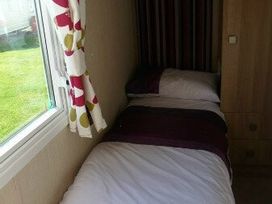 Kingfisher Caravan Park - Holiday Accommodation 281 - Lincolnshire - 1188756 - thumbnail photo 6