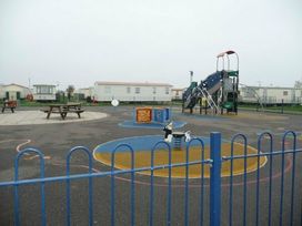Kingfisher Caravan Park - Holiday Accommodation 281 - Lincolnshire - 1188756 - thumbnail photo 8