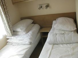 Golden Gate Holiday Centre - Holiday Accommodation 2837 - North Wales - 1188757 - thumbnail photo 2