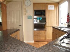 Kingfisher Caravan Park - Holiday Accommodation 2906 - Lincolnshire - 1188760 - thumbnail photo 3