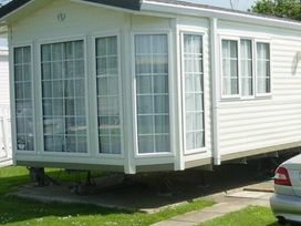 Church Farm Holiday Village - Holiday Accommodation 2919 - Hampshire - 1188762 - thumbnail photo 1