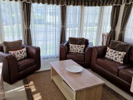 Church Farm Holiday Village - Holiday Accommodation 2919 - Hampshire - 1188762 - thumbnail photo 2