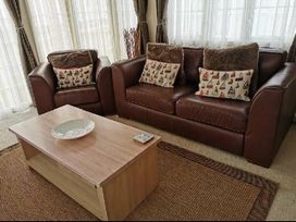 Church Farm Holiday Village - Holiday Accommodation 2919 - Hampshire - 1188762 - thumbnail photo 3