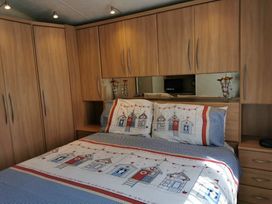 Church Farm Holiday Village - Holiday Accommodation 2919 - Hampshire - 1188762 - thumbnail photo 7