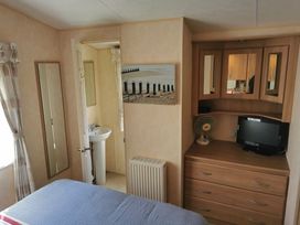 Church Farm Holiday Village - Holiday Accommodation 2919 - Hampshire - 1188762 - thumbnail photo 8