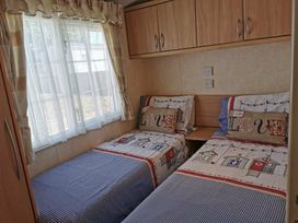Church Farm Holiday Village - Holiday Accommodation 2919 - Hampshire - 1188762 - thumbnail photo 9