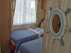 Church Farm Holiday Village - Holiday Accommodation 2919 - Hampshire - 1188762 - thumbnail photo 10
