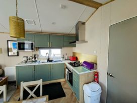 Quay West Holiday Park - Holiday Accommodation 2962 - Mid Wales - 1188765 - thumbnail photo 7