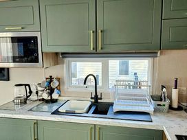 Quay West Holiday Park - Holiday Accommodation 2962 - Mid Wales - 1188765 - thumbnail photo 10