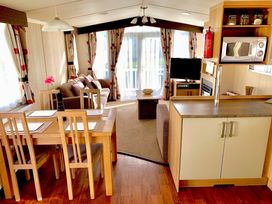 Hopton Holiday Village - Holiday Accommodation 2983 - Suffolk & Essex - 1188768 - thumbnail photo 2