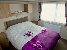 Hopton Holiday Village - Holiday Accommodation 2983 - Suffolk & Essex - 1188768 - thumbnail photo 7