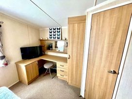 Hopton Holiday Village - Holiday Accommodation 2983 - Suffolk & Essex - 1188768 - thumbnail photo 8