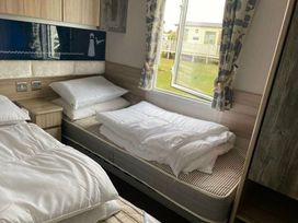 Primrose Valley Holiday Park - Holiday Accommodation 2984 - North Yorkshire (incl. Whitby) - 1188769 - thumbnail photo 8