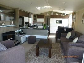 Primrose Valley Holiday Park - Holiday Accommodation 3017 - North Yorkshire (incl. Whitby) - 1188771 - thumbnail photo 2
