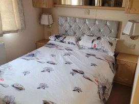 Coral Beach - Holiday Accommodation 3039 - Lincolnshire - 1188773 - thumbnail photo 9