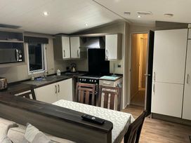Hopton Holiday Village - Holiday Accommodation 3058 - Suffolk & Essex - 1188777 - thumbnail photo 8