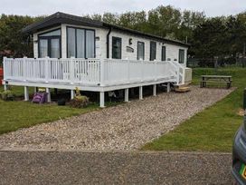 Tingdene North Denes Caravan Park - Holiday Accommodation 3092 - Suffolk & Essex - 1188781 - thumbnail photo 4