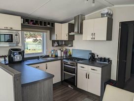 Tingdene North Denes Caravan Park - Holiday Accommodation 3092 - Suffolk & Essex - 1188781 - thumbnail photo 12