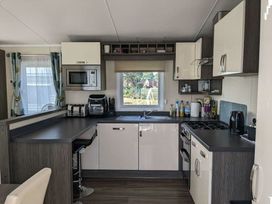 Tingdene North Denes Caravan Park - Holiday Accommodation 3092 - Suffolk & Essex - 1188781 - thumbnail photo 13