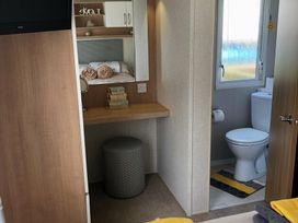 Lydstep Beach - Holiday Accommodation 32 - South Wales - 1188788 - thumbnail photo 6