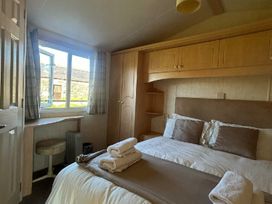 Cefn Caer Ferch (private land) - Holiday Accommodation 3251 - North Wales - 1188790 - thumbnail photo 11
