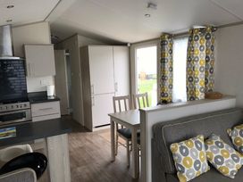 Thornwick Bay Holiday Village - Holiday Accommodation 3303 - North Yorkshire (incl. Whitby) - 1188794 - thumbnail photo 2