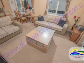 Devon Cliffs Holiday Park - Holiday Accommodation 3305 - Devon - 1188795 - thumbnail photo 3