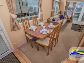 Devon Cliffs Holiday Park - Holiday Accommodation 3305 - Devon - 1188795 - thumbnail photo 5