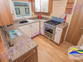 Devon Cliffs Holiday Park - Holiday Accommodation 3305 - Devon - 1188795 - thumbnail photo 6