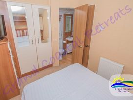 Devon Cliffs Holiday Park - Holiday Accommodation 3305 - Devon - 1188795 - thumbnail photo 10