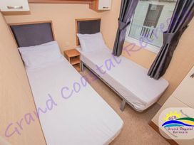 Devon Cliffs Holiday Park - Holiday Accommodation 3305 - Devon - 1188795 - thumbnail photo 11