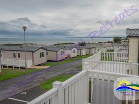 Devon Cliffs Holiday Park - Holiday Accommodation 3305 - Devon - 1188795 - thumbnail photo 18