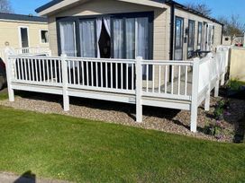 Seashore Holiday Park - Holiday Accommodation 339 - Norfolk - 1188798 - thumbnail photo 12