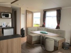 Seashore Holiday Park - Holiday Accommodation 3413 - Norfolk - 1188803 - thumbnail photo 9