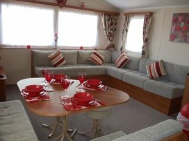 Kingfisher Caravan Park - Holiday Accommodation 3415 - Lincolnshire - 1188804 - thumbnail photo 2