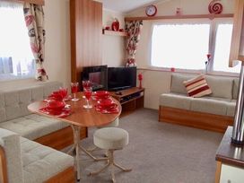 Kingfisher Caravan Park - Holiday Accommodation 3415 - Lincolnshire - 1188804 - thumbnail photo 3