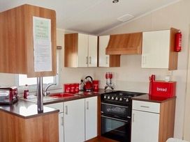 Kingfisher Caravan Park - Holiday Accommodation 3415 - Lincolnshire - 1188804 - thumbnail photo 4