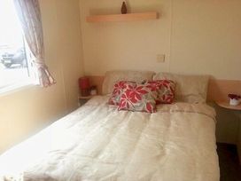 Kingfisher Caravan Park - Holiday Accommodation 3415 - Lincolnshire - 1188804 - thumbnail photo 6