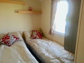 Kingfisher Caravan Park - Holiday Accommodation 3415 - Lincolnshire - 1188804 - thumbnail photo 8