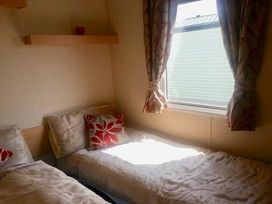 Kingfisher Caravan Park - Holiday Accommodation 3415 - Lincolnshire - 1188804 - thumbnail photo 9