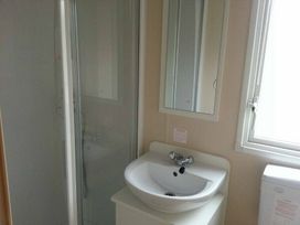 Kingfisher Caravan Park - Holiday Accommodation 3415 - Lincolnshire - 1188804 - thumbnail photo 11