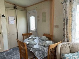 Clarach Bay Holiday Village - Holiday Accommodation 347 - Mid Wales - 1188808 - thumbnail photo 3