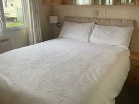 Clarach Bay Holiday Village - Holiday Accommodation 347 - Mid Wales - 1188808 - thumbnail photo 9