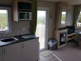 Skipsea Sands Holiday Park - Holiday Accommodation 352 - North Yorkshire (incl. Whitby) - 1188813 - thumbnail photo 5