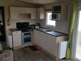 Skipsea Sands Holiday Park - Holiday Accommodation 352 - North Yorkshire (incl. Whitby) - 1188813 - thumbnail photo 6